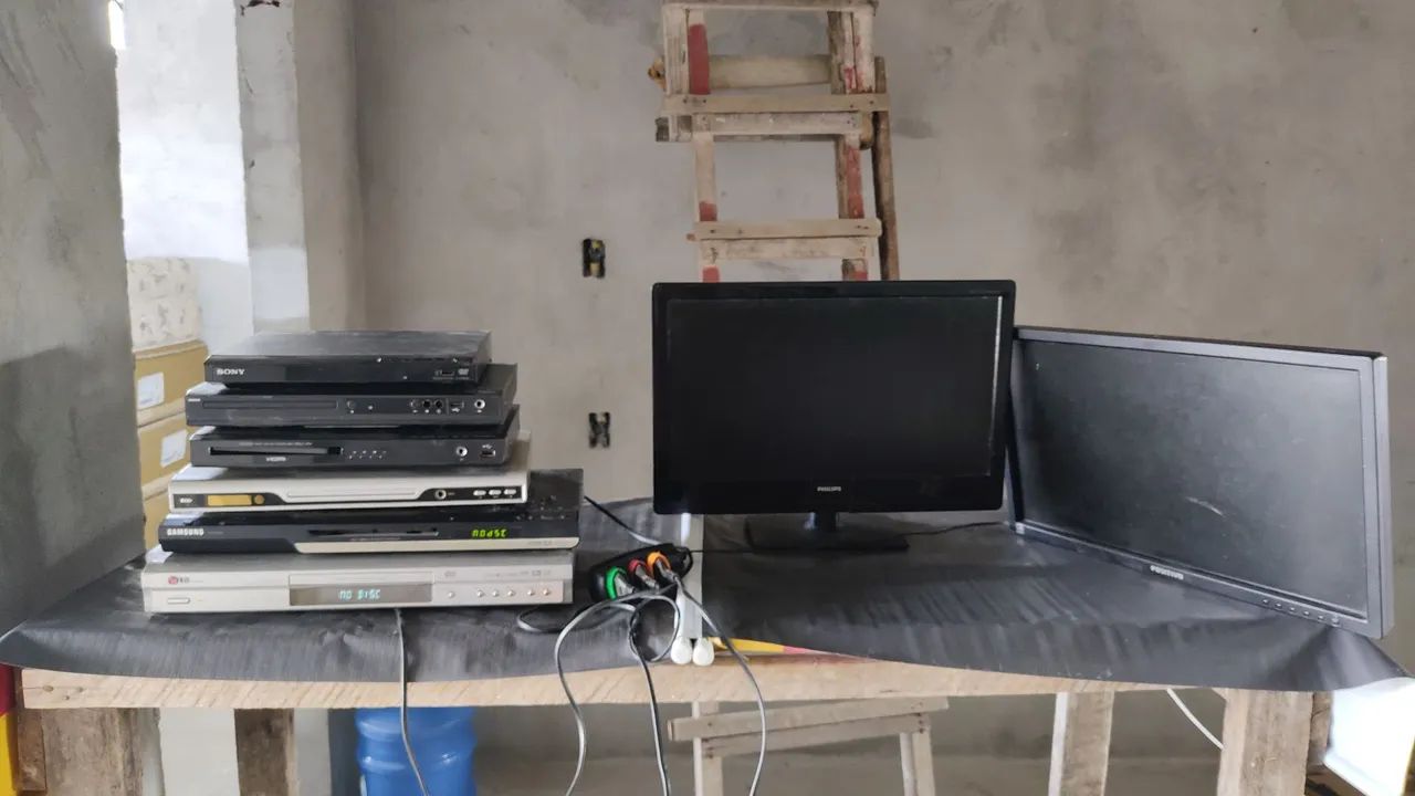 Lote de aparelho de dvd play com defeito.