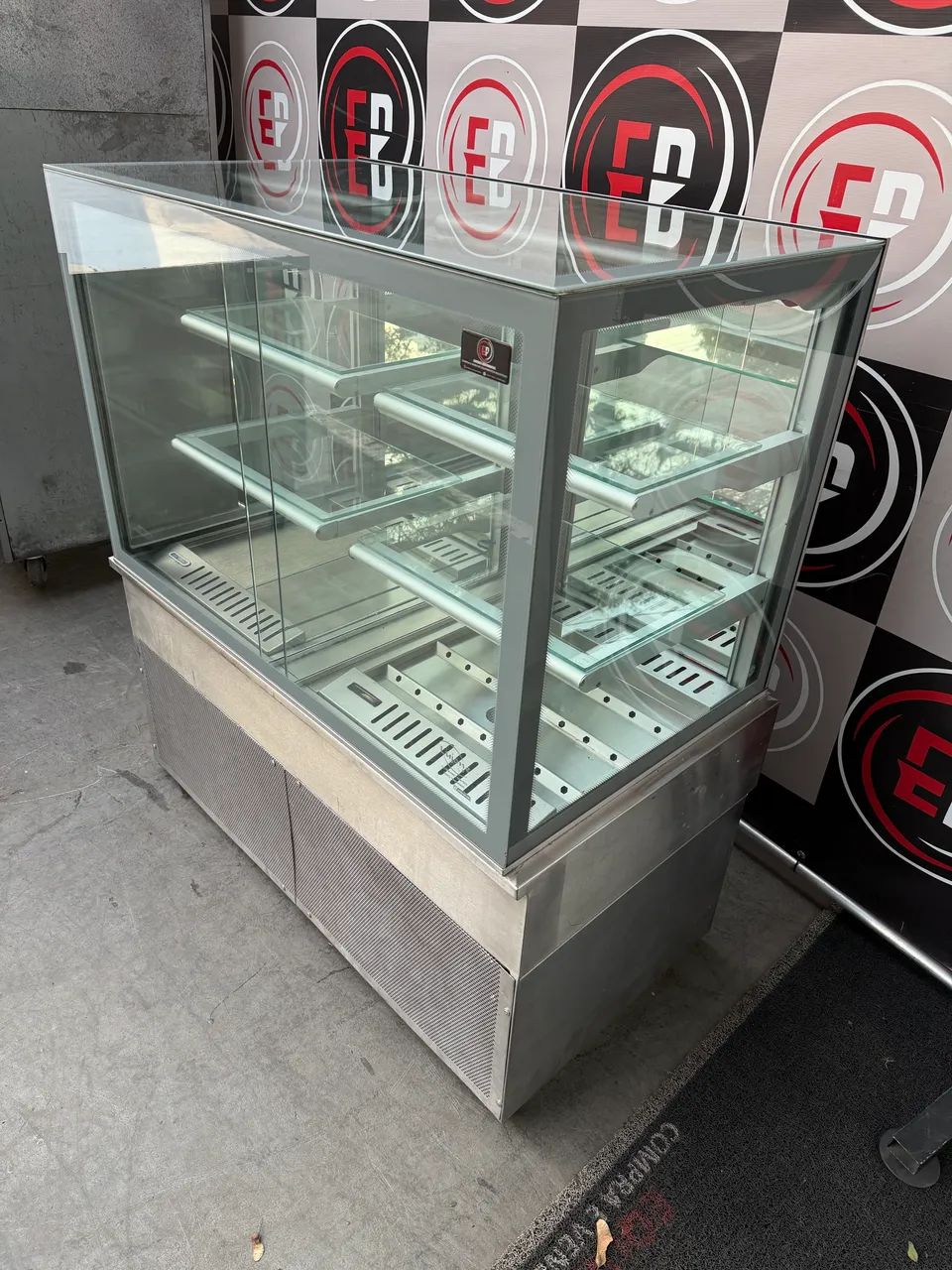 VENDO UMA VITRINE EXPOSITORA QUENTE E FRIA  LUJONE  - Foto 3