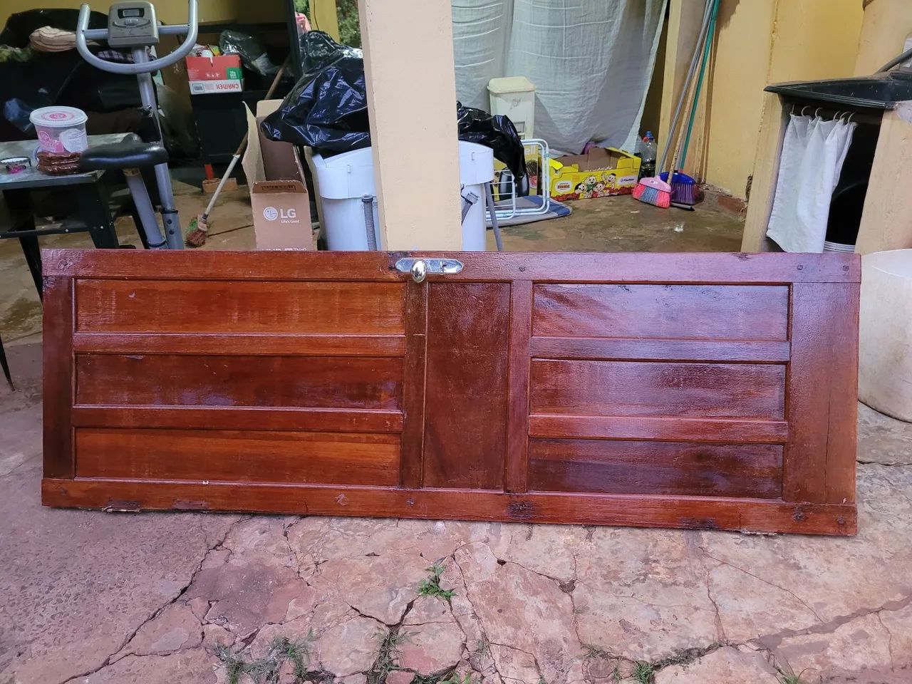 Used wooden door in excellent condition, 0.70 x 2.10 m, only BRL 330.00