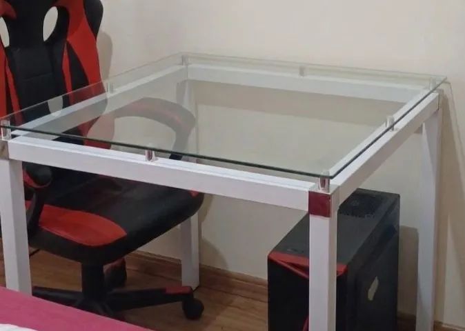 Mesa de Jantar com Tampo de Vidro - 4 lugares
