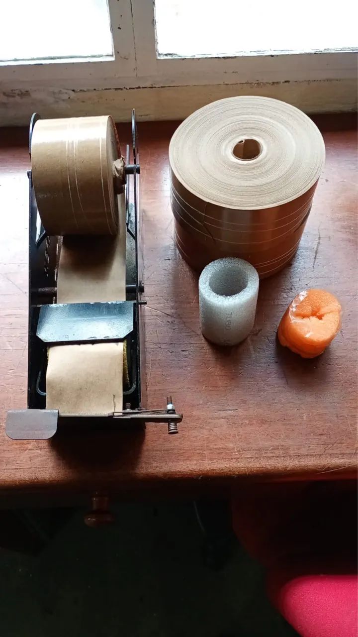 Máquina de fita gomada