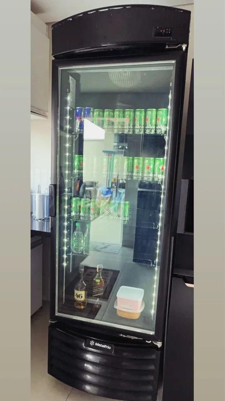 Cervejeira Expositor Vertical Metalfrio 497L All Black - Porta de Vidro (220V)