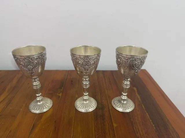 Conjunto com 3 taças decorativas em metal prateado. - Foto 3