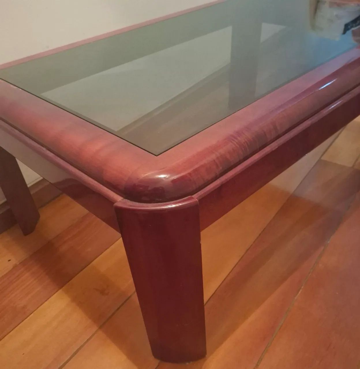 mesa de centro de mogno e vidro fumê - Foto 4