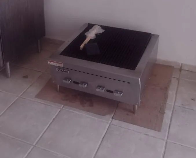 Vende-se Char Broiler 4 Queimadores a Gás Vulcan