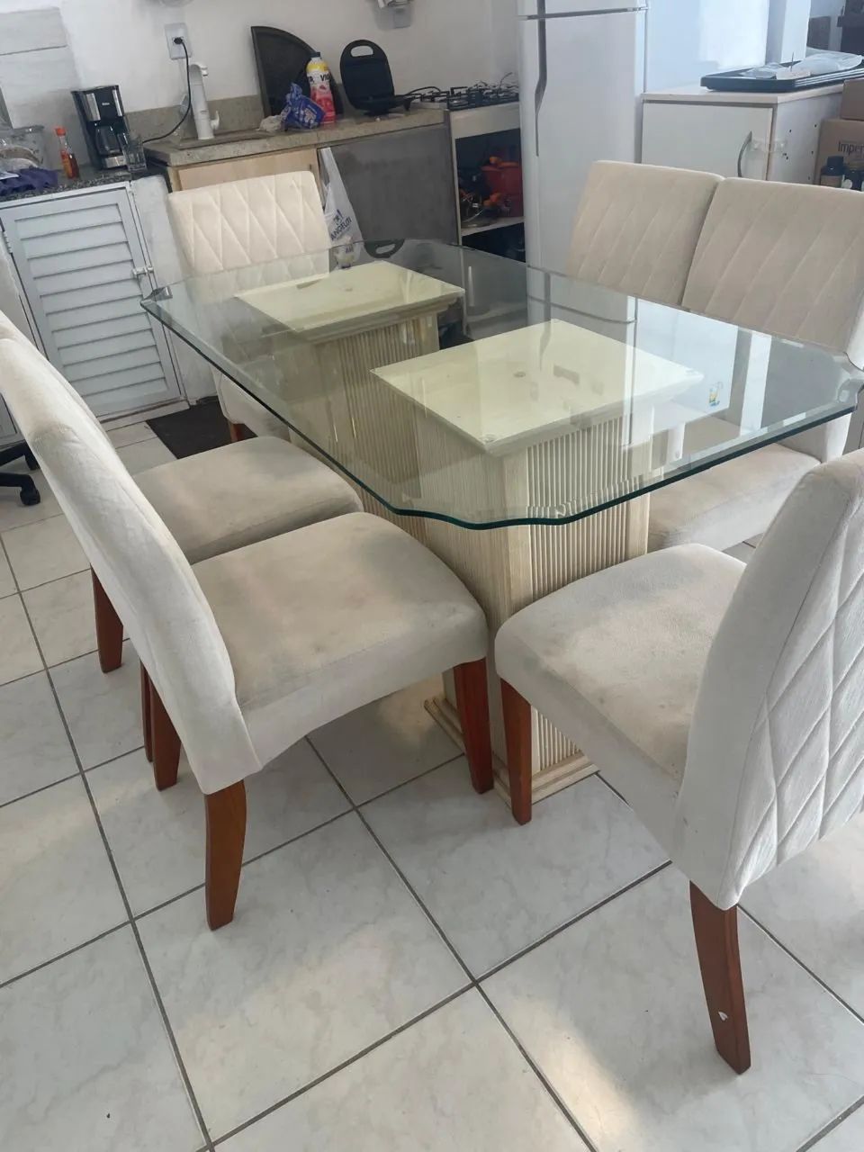 Mesa com 6 cadeiras e tampo de vidro  - Foto 4