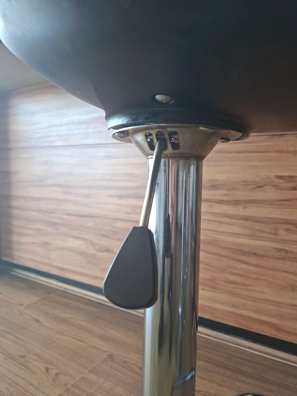 Banqueta Eiffel Giratória Estofada com Encosto Sala de Jantar - Foto 2