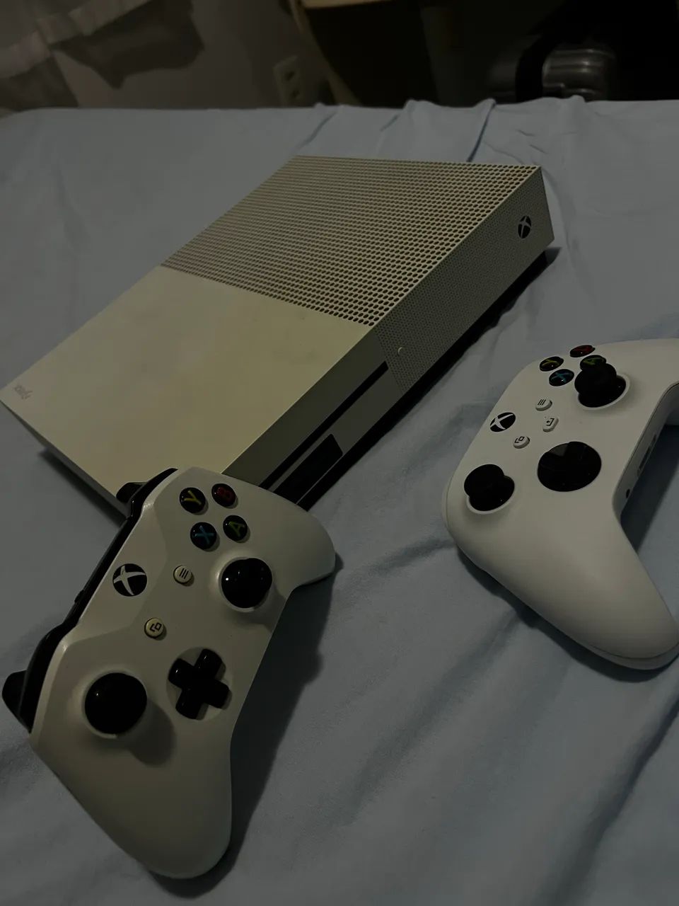 XBOX ONE S - DOIS CONTROLES - Foto 2