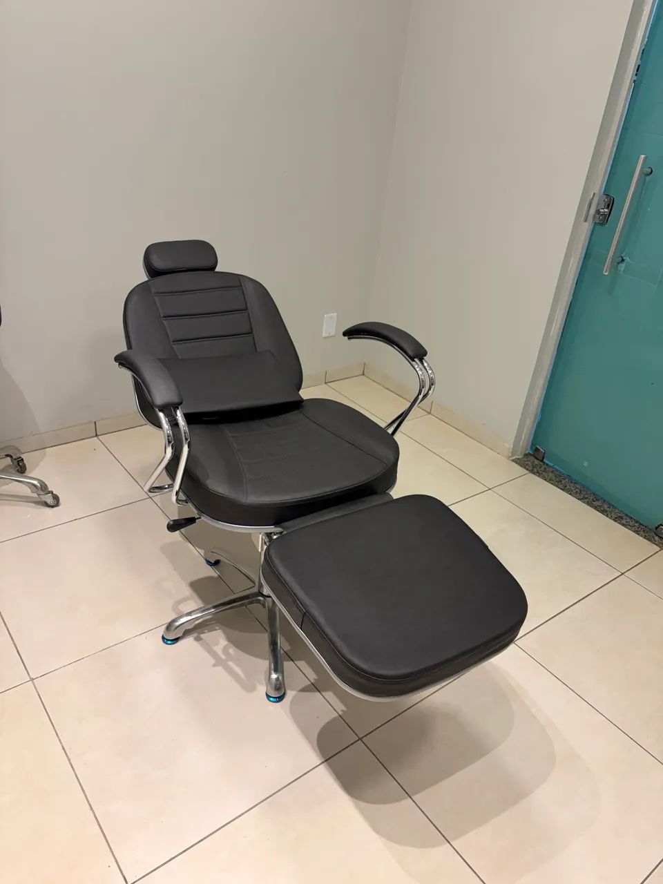 Poltrona reclinável e hidráulica  - Foto 3