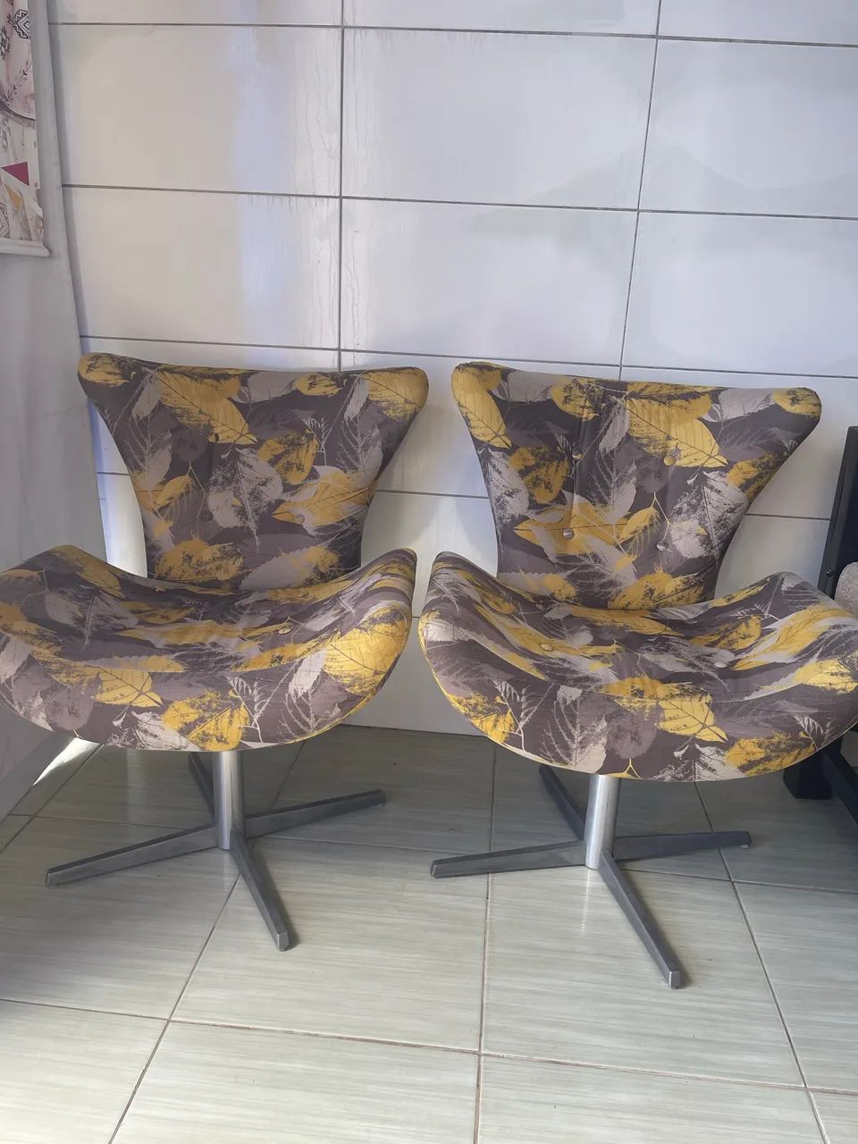 Duas poltronas  Perfeitas pés giratórias 