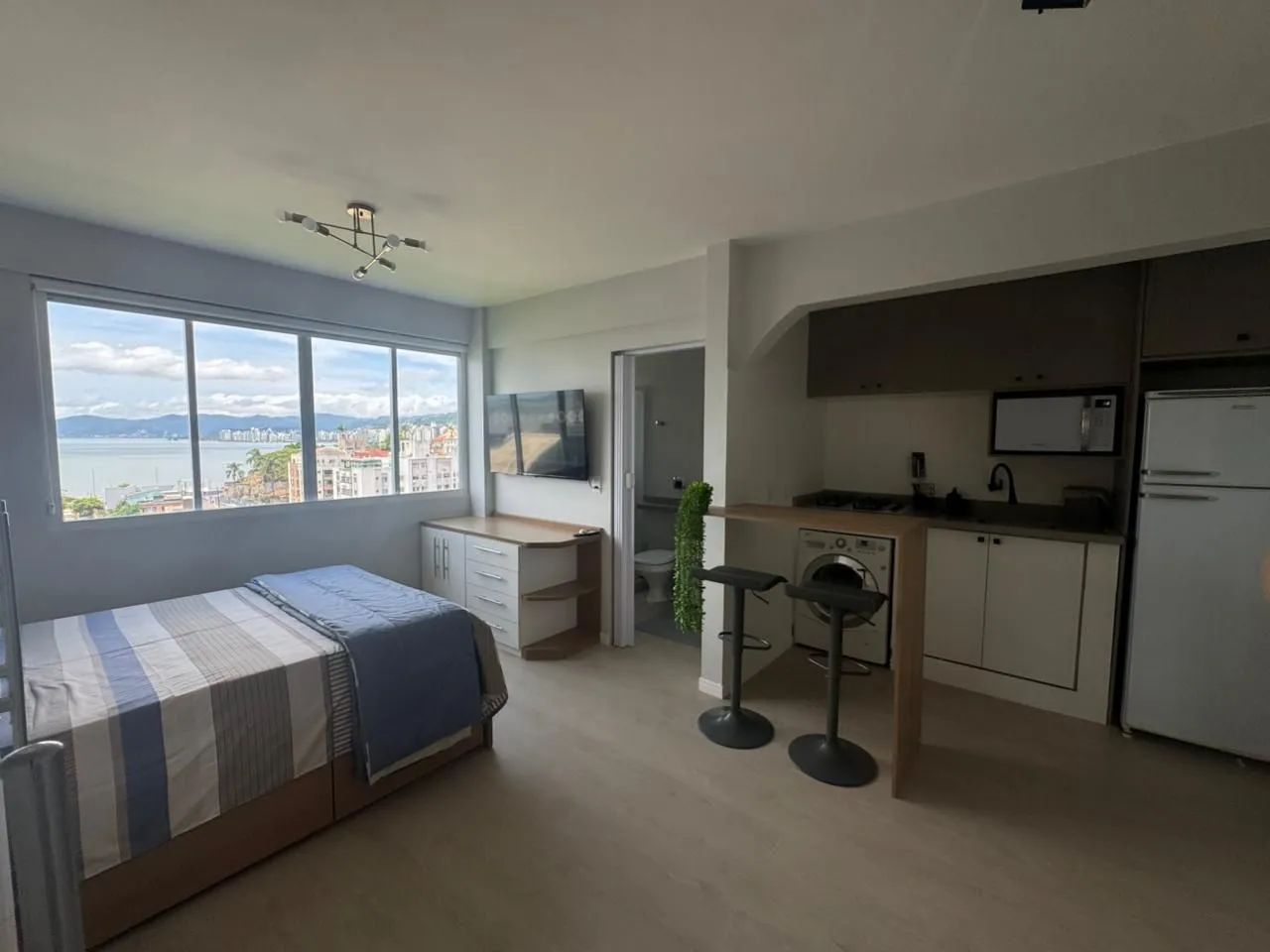Apartamento Studio com 1 vaga e vista Mar no bairro Estreito, em Florianópolis.