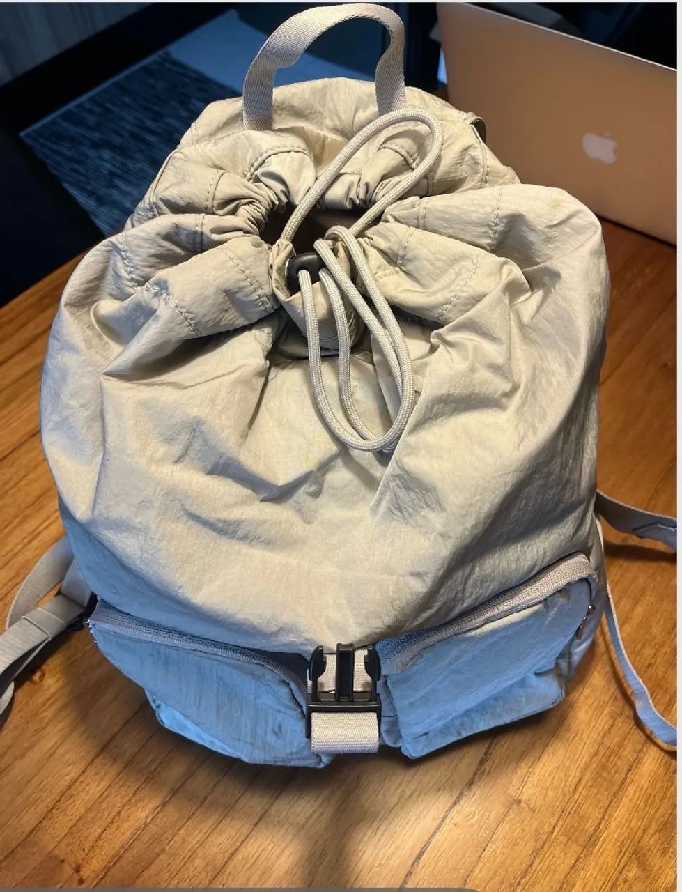 Mochila Calvin Klein nylon cinza claro  - Foto 4