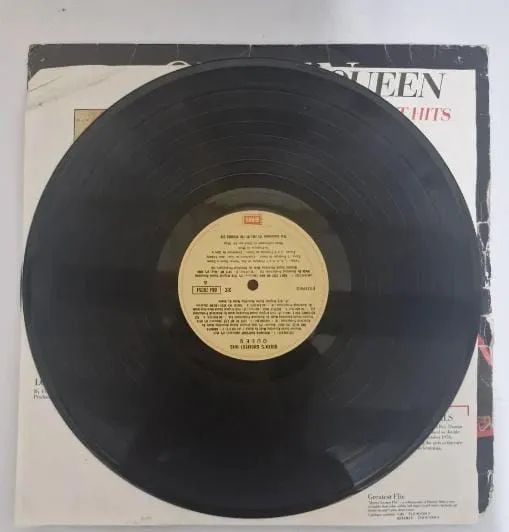 2 discos de vinil Queen greatest hits - Foto 4