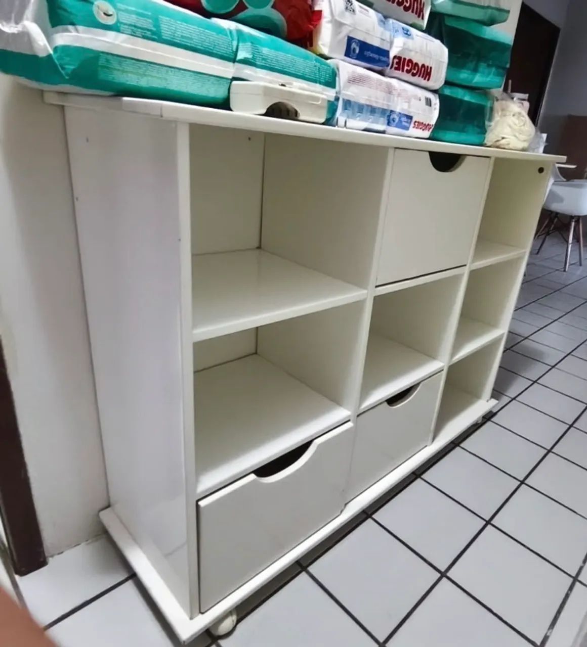 Móvel branco laqueado com rodinhas  - Foto 3