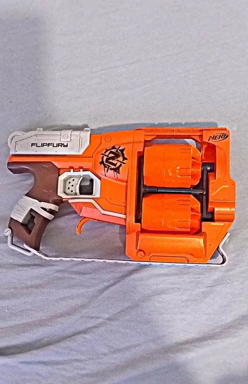 vendo nerf de 2 tambor edição zombie + munições - Brinquedos e