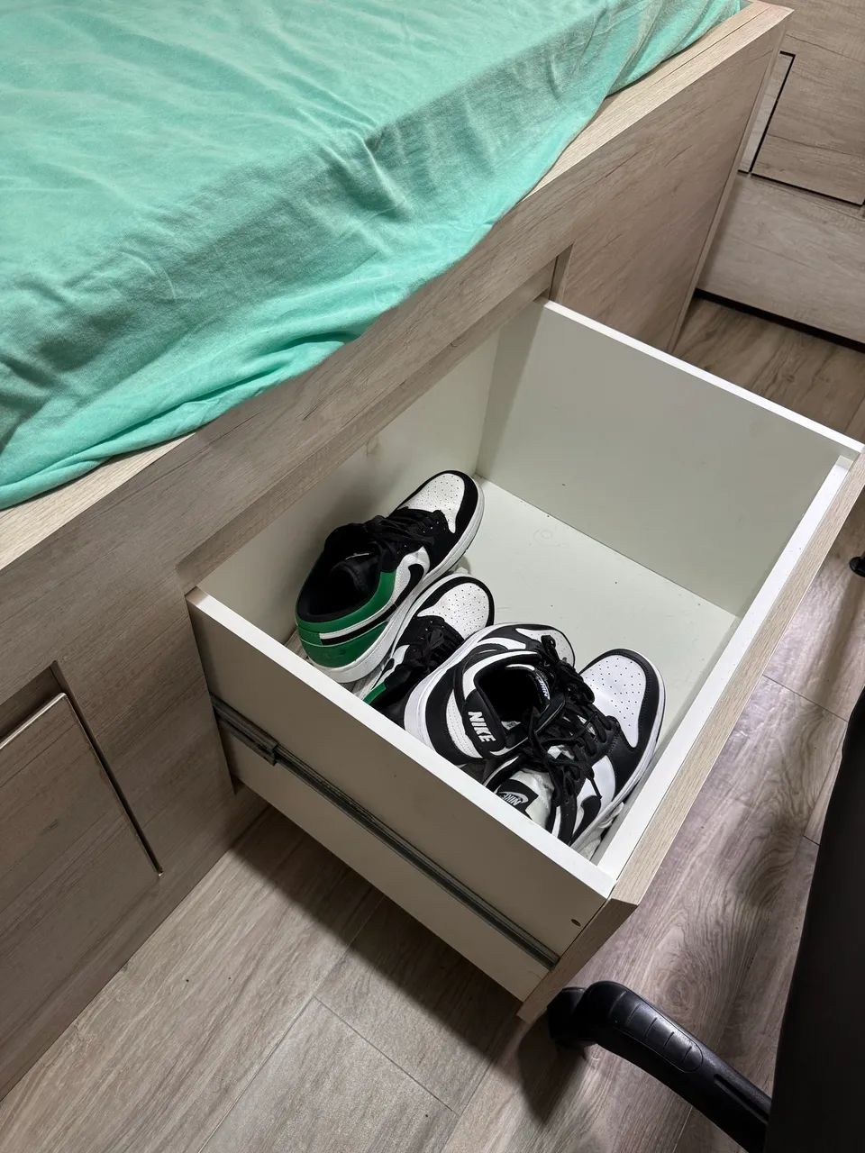 Cama Grande com gavetas - Foto 4