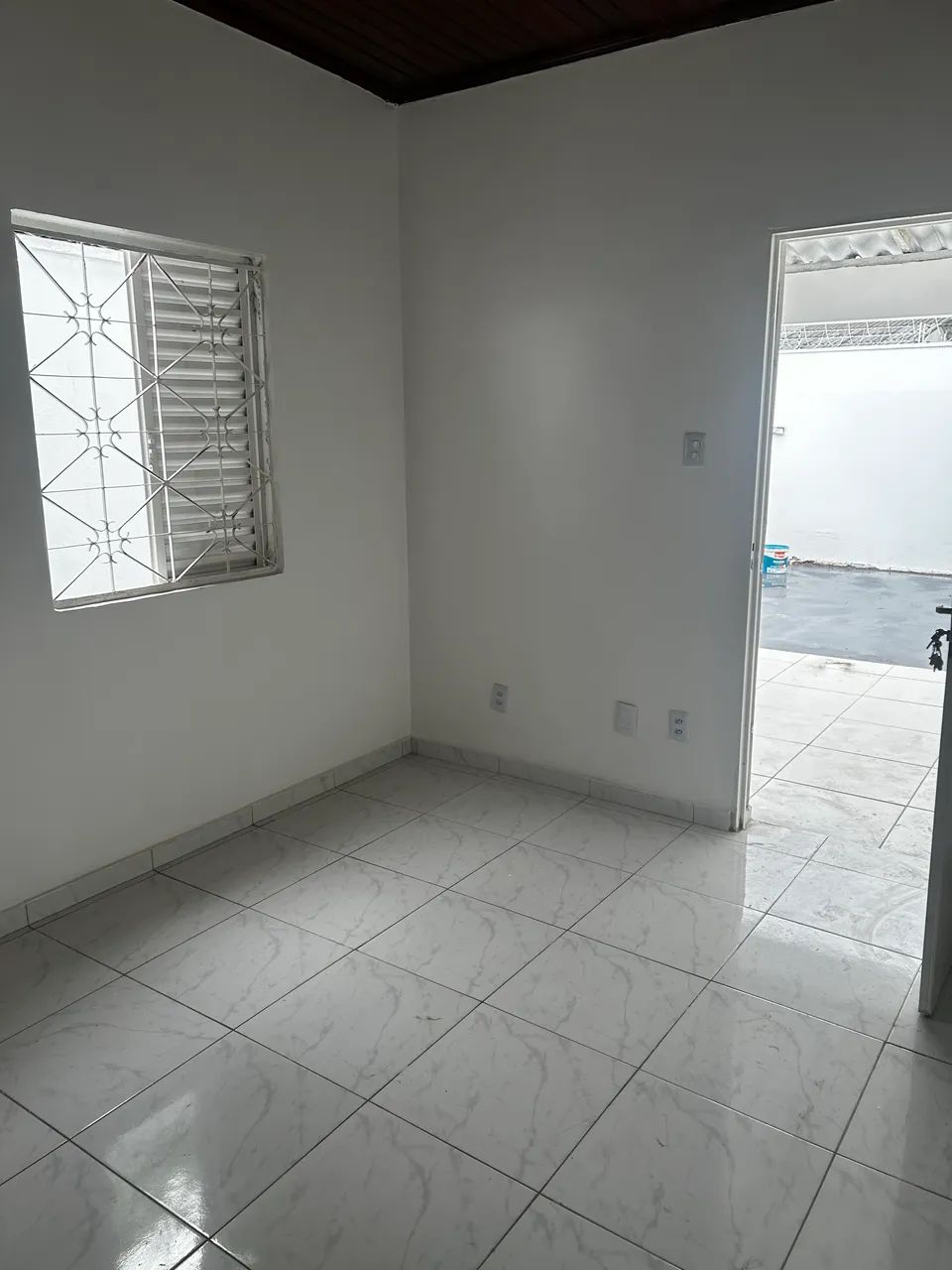 Alugo casa no bairro Cambará 