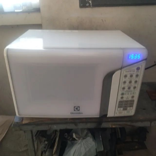 Microondas Eletrolux 31 Litros 127v, funcionando perfeitamente