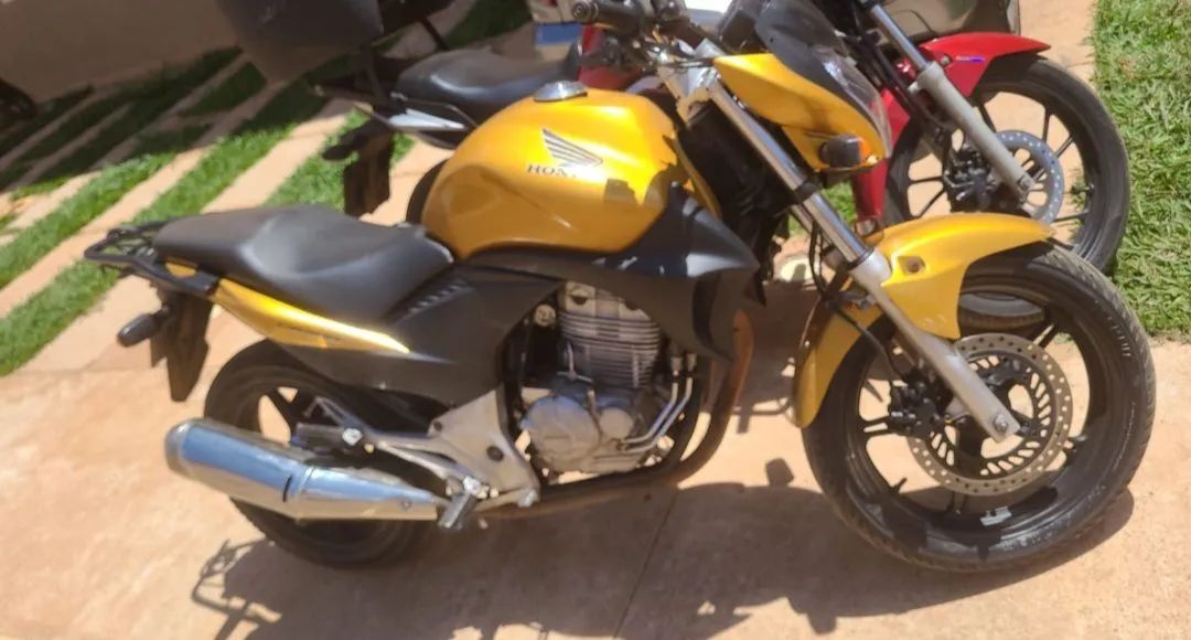 Cb 300  - Foto 2