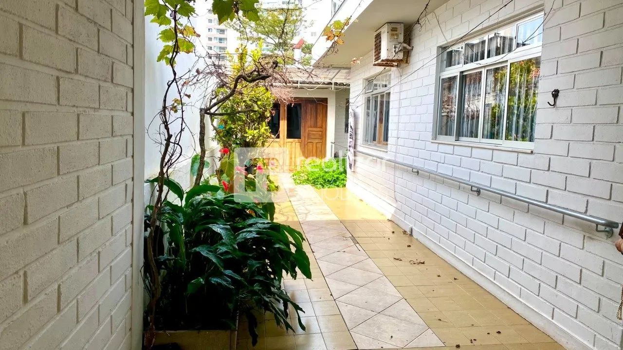 Casa semimobiliada com 3 dormitórios e amplo espaço em Barreiros - São José - Foto 4