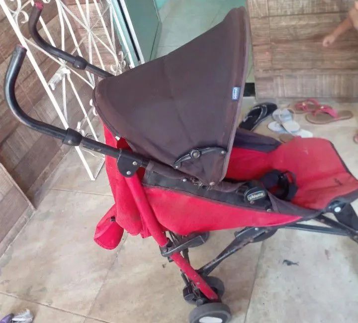 Vende-se um carrinho de bebê eganhe 2 brinde