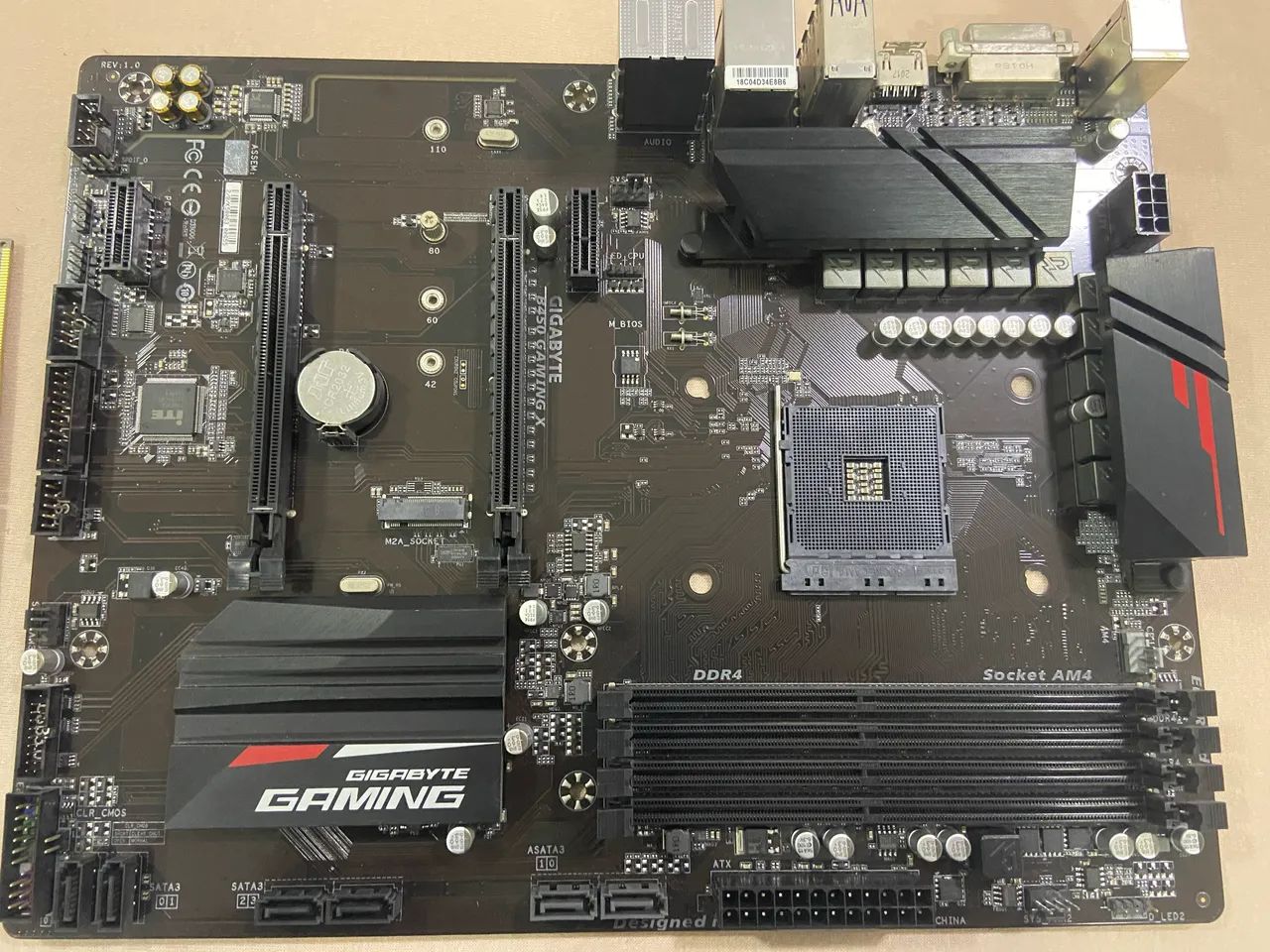 Kit B450 Gigabyte DDR4 + 2x8gb ram - Foto 2