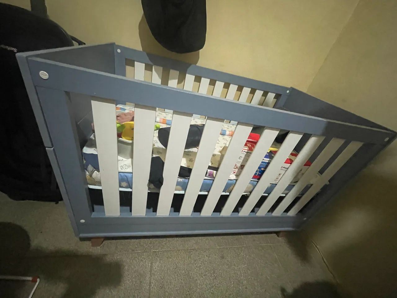 2-in-1 Crib Converts to Bed465548222011822080