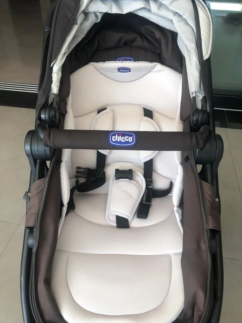 Carrinho de bebê Chicco modelo Urban  - Foto 5