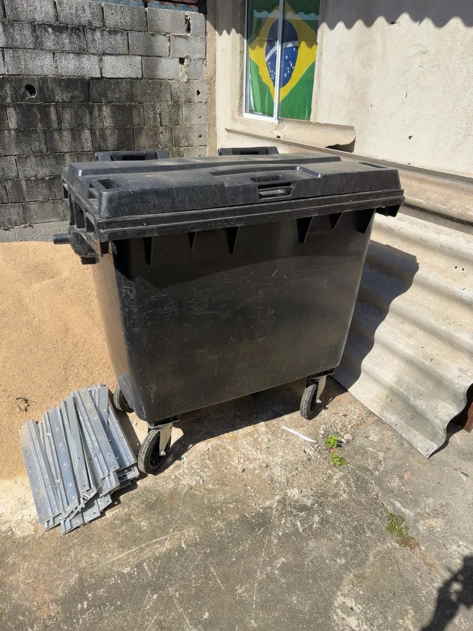 Contentor, Caçamba de lixo 1000L