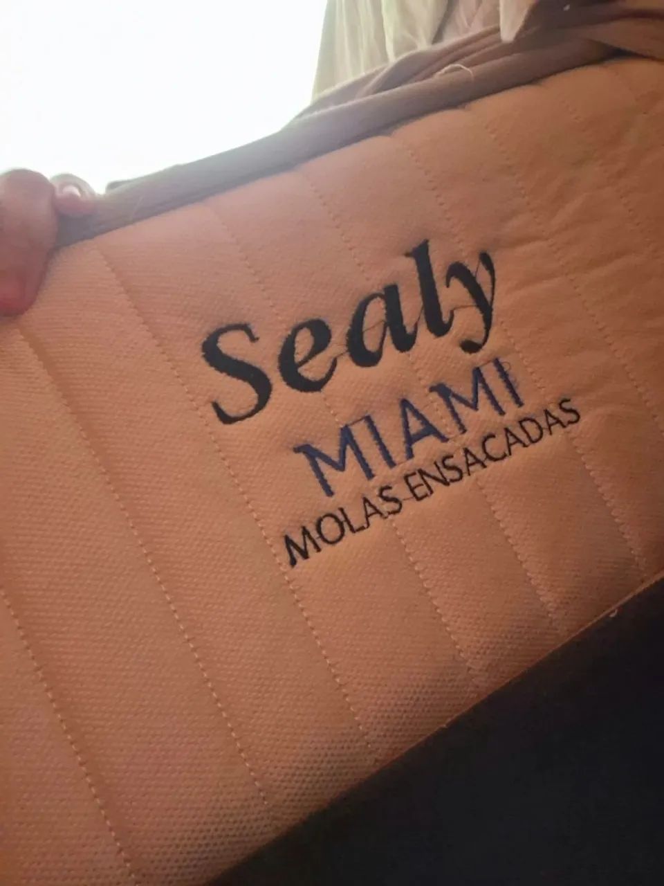 Cama Queen Sealy Miami molas ensacadas