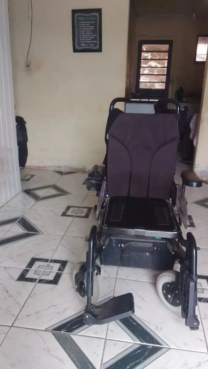 Cadeira de rodas motorizada