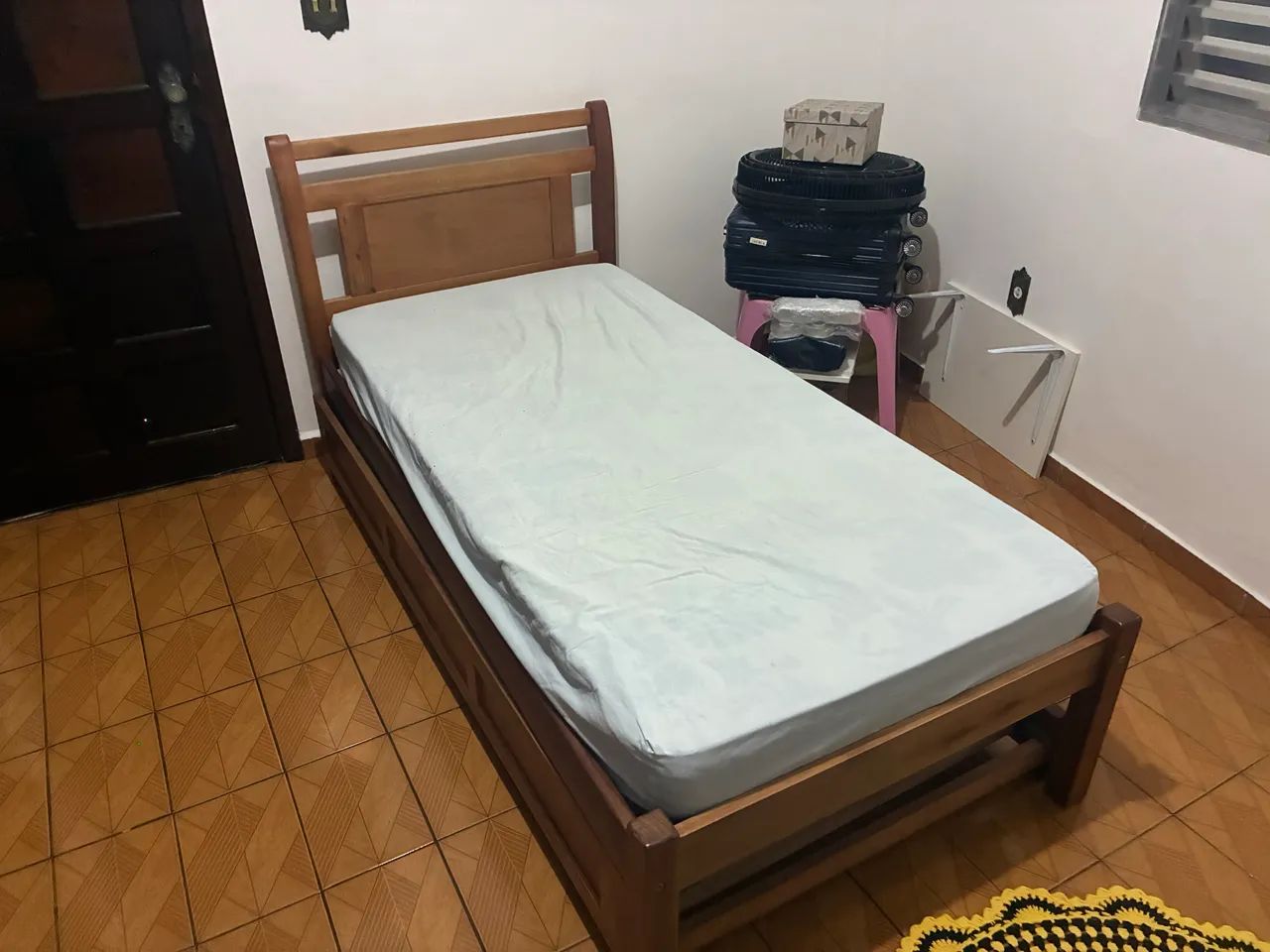 Cama de solteiro + 1 colchão  - Foto 2