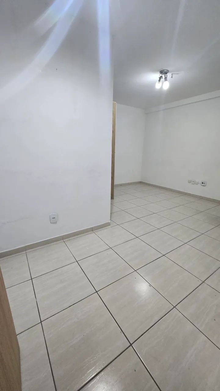 Aluguel de sala comercial no Ed. Garagem em Barra Mansa