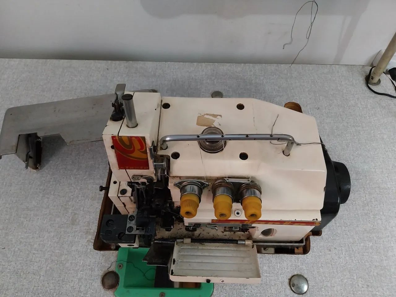 Vendo máquina industrial Overlok . - Foto 4