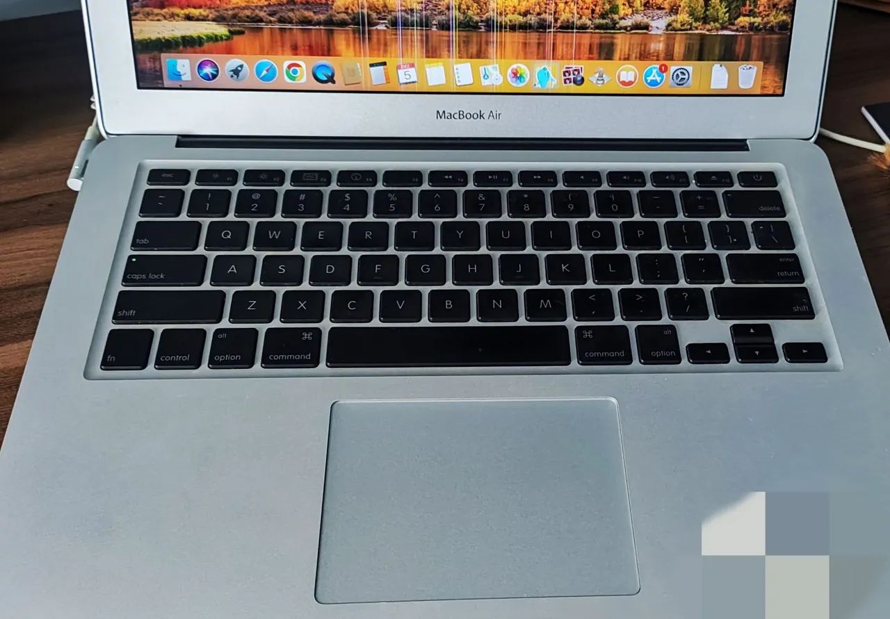 MacBook本体 MacBook air 2011 Macbook Air 2011 | i5 | 4GB RAM | SSD 256GB | PC Builder