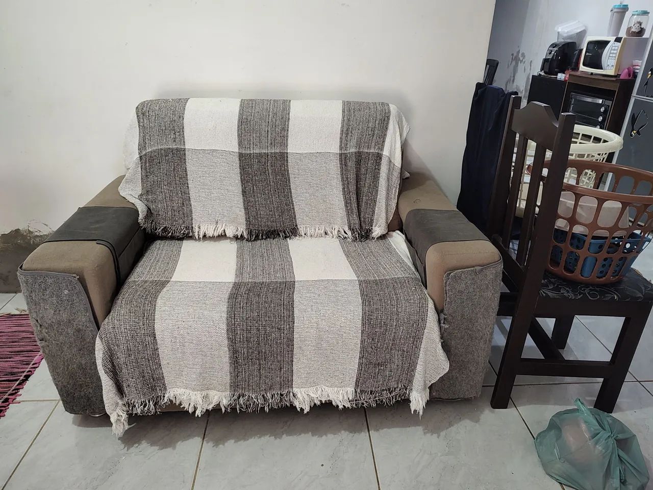 Sofá 2 lugares com 1 par de manta 