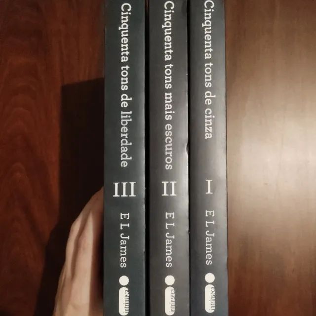 LIVROS Trilogia Cinquenta Tons - E. L. James - Foto 2