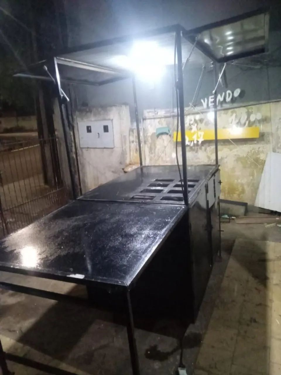 Carrinho Lanche com bancada dupla iluminaçao rodonas sup fixaçao estabilidade laterais bas - Foto 3