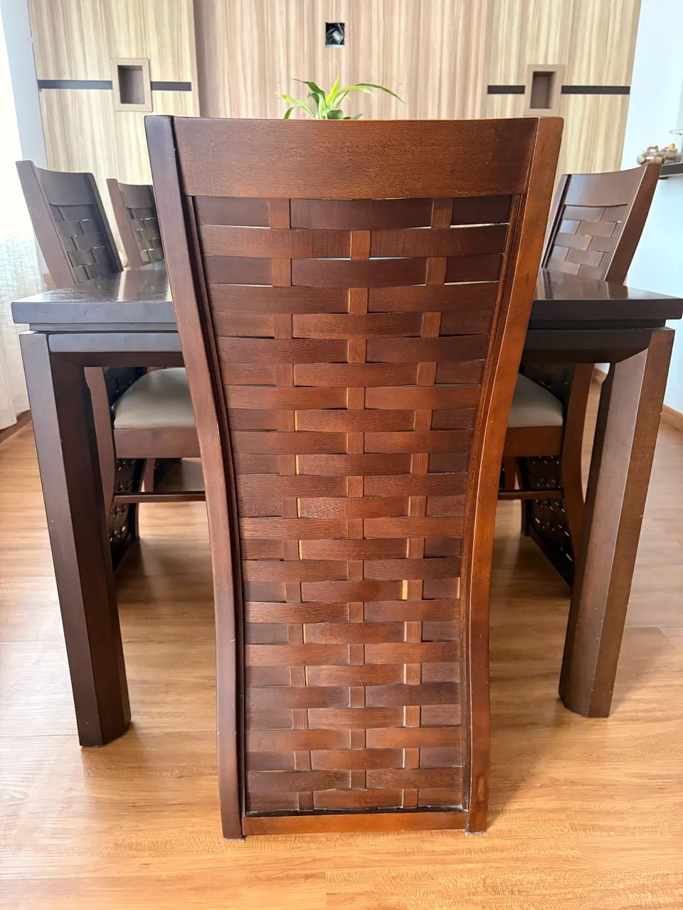 Mesa de jantar madeira trabalhada - Foto 4