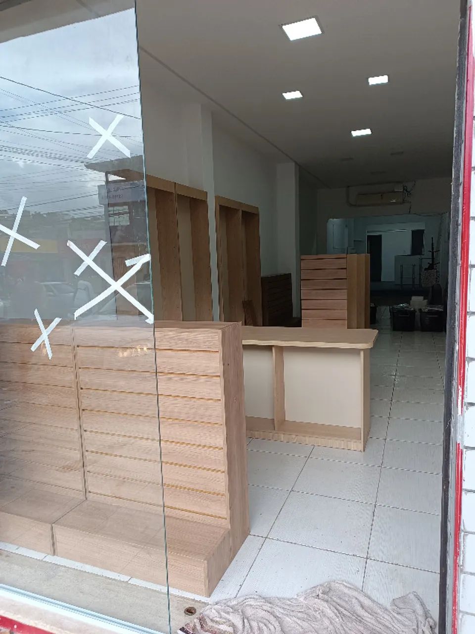 MÓVEIS E EXPOSITORES PARA PAPELARIA OU LOJA COMERCIAL