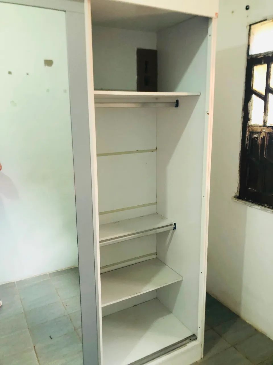 Guarda roupa de casal com espelho - Foto 3