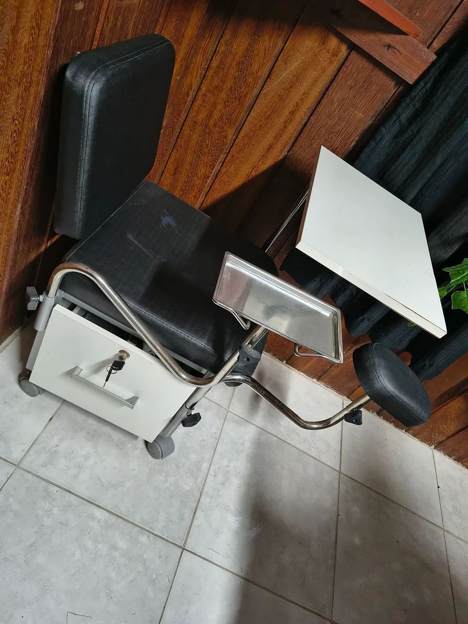 Vendo cadeira para manicure e pedicure  - Foto 2