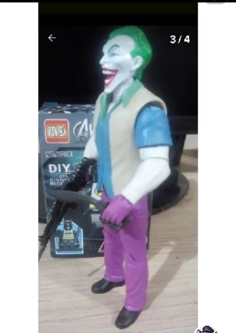 Boneco Coringa Joker DC comics de 15 cm Mattel  - Foto 4