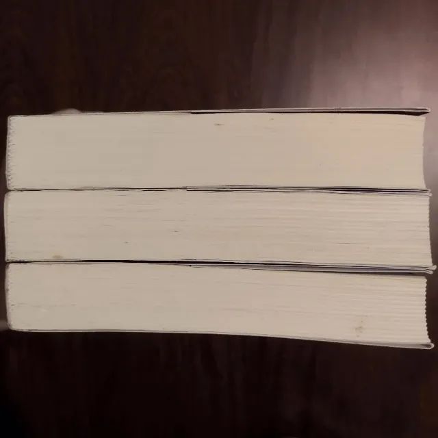 LIVROS Trilogia Cinquenta Tons - E. L. James - Foto 3
