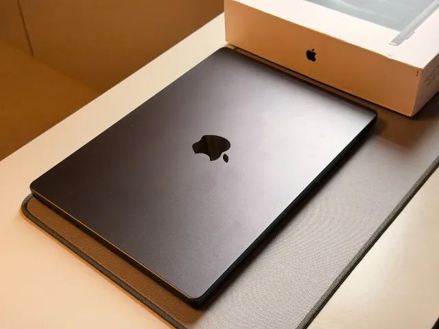 Macbook pro m5 1tb 16gb space black