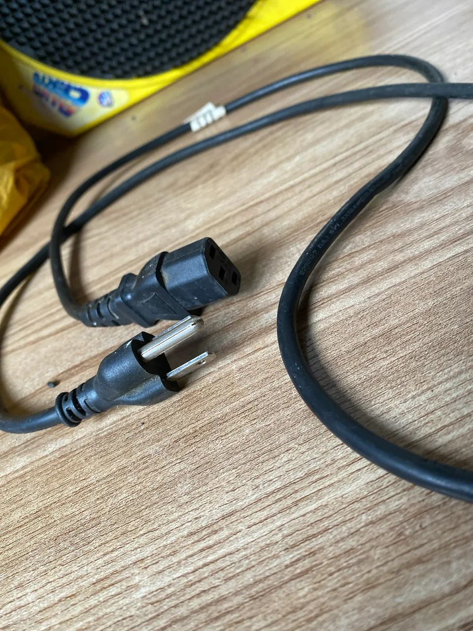 Vendo cabo de força tripolar com conector IEC C13  - Foto 2