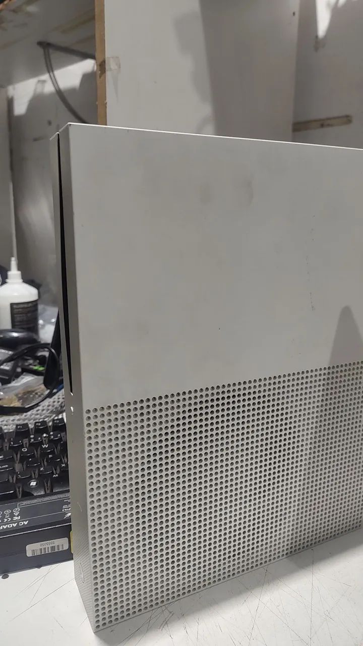 XBOX     ONE  S       C/ DEFEITO   ( Leia o Anúncio) - Foto 2
