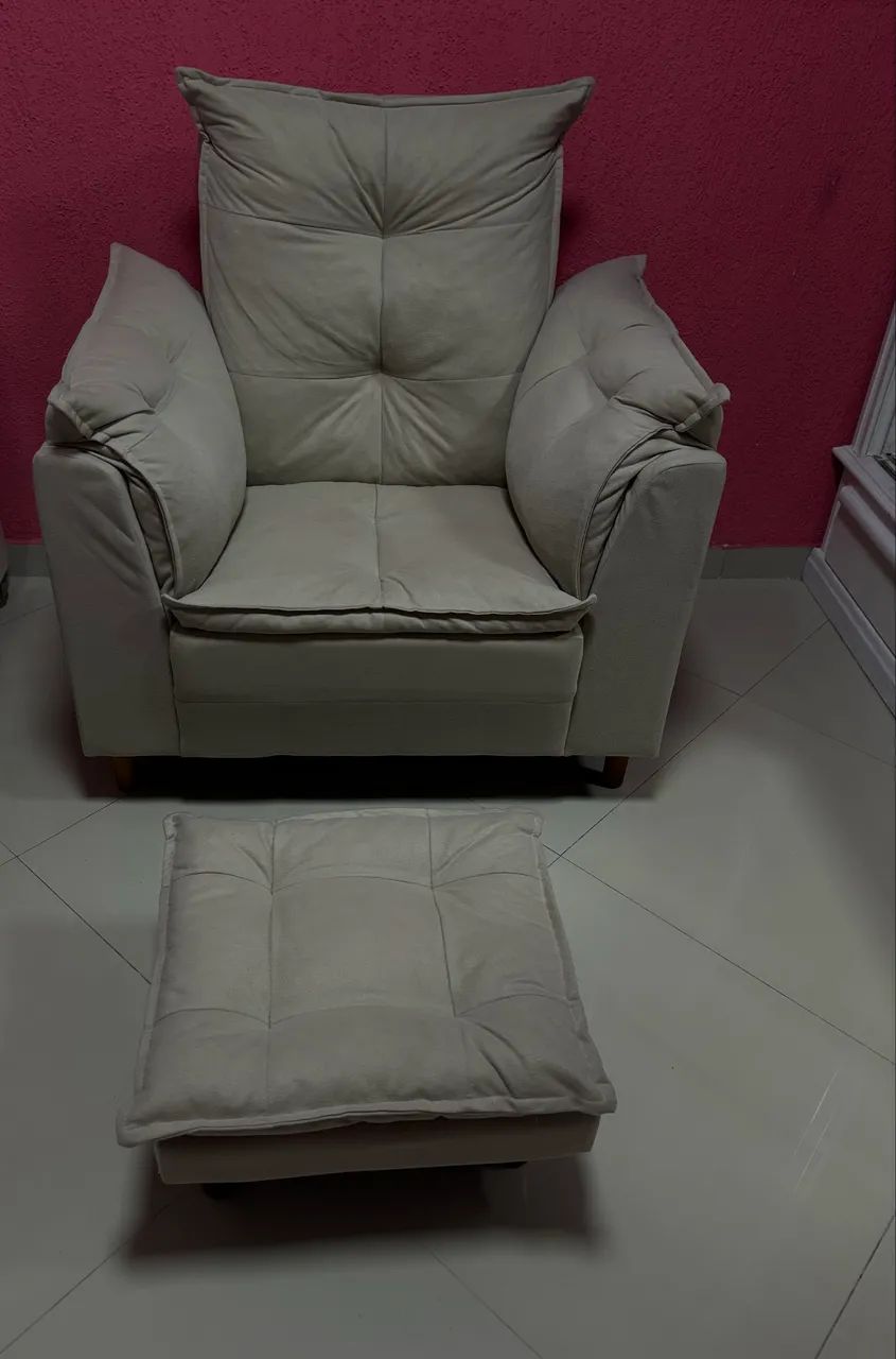 Poltrona de Amamentação + Puff | Estado de Nova | Nunca Usada | R$ 500 - Foto 2
