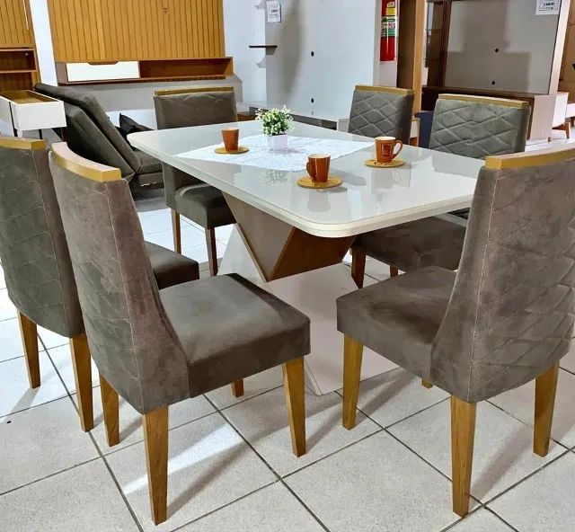 Mesa de jantar com tampo de vidro 