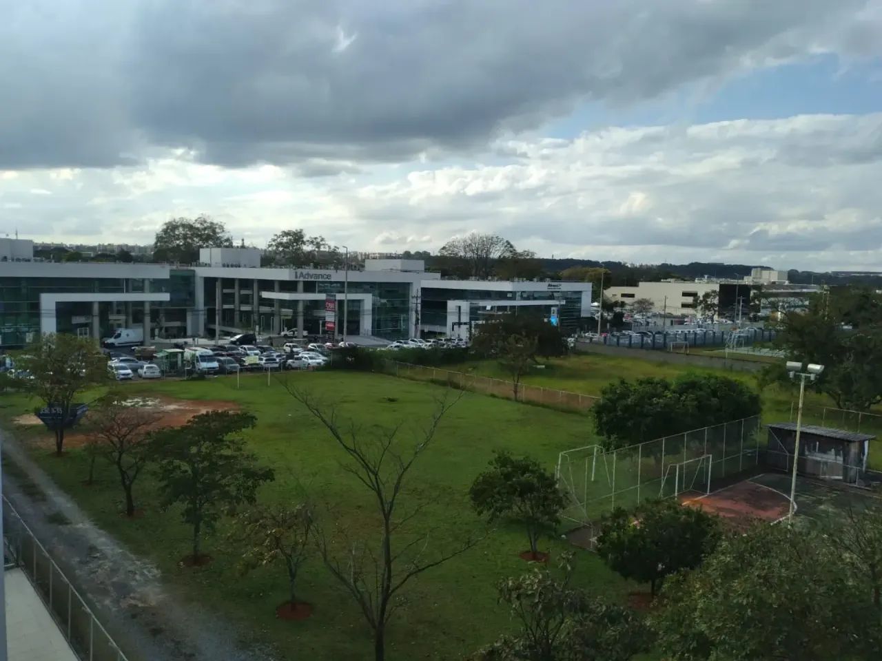 EXCELENTE SALA COMERCIAL NA ASA SUL - Foto 4